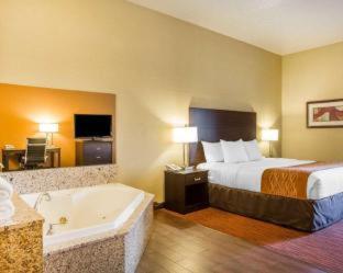 Room #27587410 at Comfort Suites Clovis - Fresno