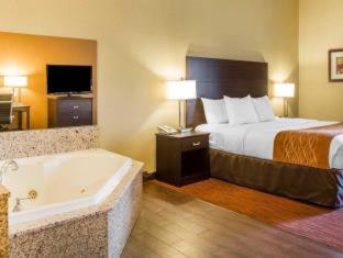 Room #27587410 at Comfort Suites Clovis - Fresno