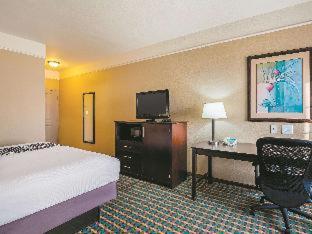 Room #46347310 at La Quinta Inn & Suites by Wyndham Port Lavaca