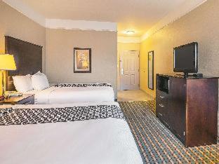 Room #46347311 at La Quinta Inn & Suites by Wyndham Port Lavaca