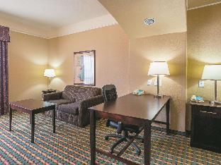 Room #46347312 at La Quinta Inn & Suites by Wyndham Port Lavaca