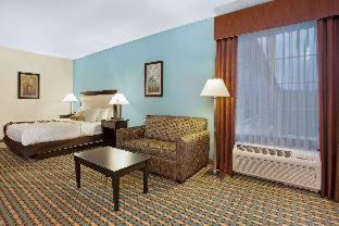 Room #31598309 at La Quinta Inn & Suites by Wyndham Stonington-Mystic Area