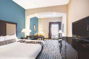 Room #31598312 at La Quinta Inn & Suites by Wyndham Stonington-Mystic Area