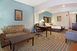 Room #31598313 at La Quinta Inn & Suites by Wyndham Stonington-Mystic Area