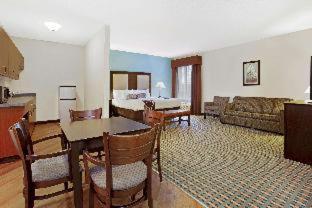 Room #31598314 at La Quinta Inn & Suites by Wyndham Stonington-Mystic Area