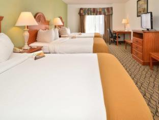 Room #17291415 at Quality Inn & Suites Jefferson City
