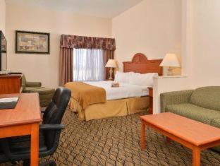 Room #17291416 at Quality Inn & Suites Jefferson City