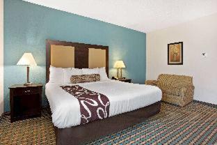 Room #31598315 at La Quinta Inn & Suites by Wyndham Stonington-Mystic Area