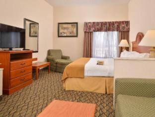 Room #17291417 at Quality Inn & Suites Jefferson City