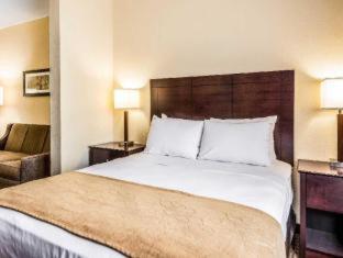 Room #49002216 at SureStay by Best Western Marion
