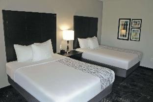 Room #46347515 at La Quinta Inn & Suites by Wyndham Columbus - Edinburgh