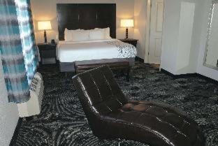 Room #46347519 at La Quinta Inn & Suites by Wyndham Columbus - Edinburgh