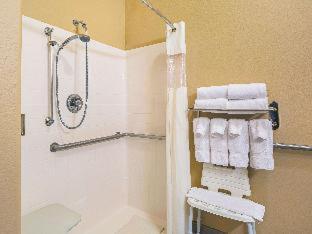 Room #46347315 at La Quinta Inn & Suites by Wyndham Port Lavaca