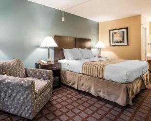 King Room - Non-Smoking at Super 8 by Wyndham Meadowlands