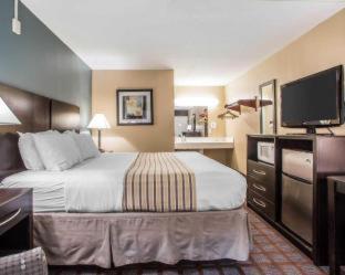 King Room - Non-Smoking at Super 8 by Wyndham Meadowlands