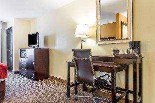 Room #49160607 at Comfort Suites Clinton near Presbyterian College