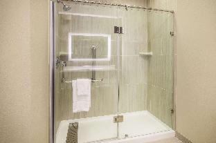 Room #17417114 at La Quinta Inn & Suites by Wyndham Kokomo