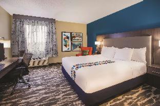Room #17417115 at La Quinta Inn & Suites by Wyndham Kokomo