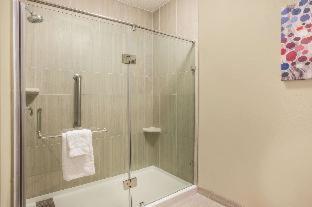 Room #17417115 at La Quinta Inn & Suites by Wyndham Kokomo