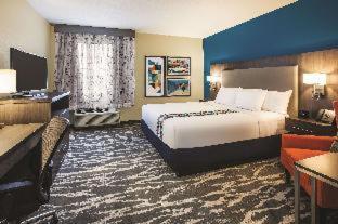 Room #17417115 at La Quinta Inn & Suites by Wyndham Kokomo