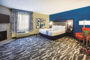 Room #17417117 at La Quinta Inn & Suites by Wyndham Kokomo