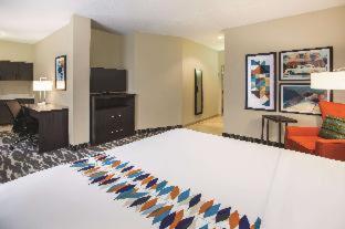 Room #17417117 at La Quinta Inn & Suites by Wyndham Kokomo