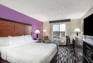 Room #5749634 at La Quinta Inn & Suites by Wyndham Norwich-Plainfield-Casino