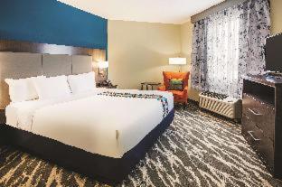 Room #17417120 at La Quinta Inn & Suites by Wyndham Kokomo