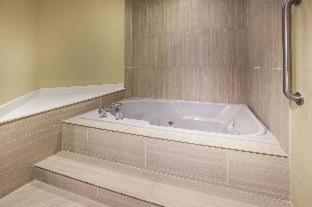 Room #17417120 at La Quinta Inn & Suites by Wyndham Kokomo