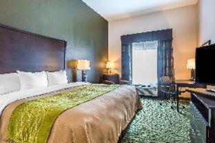 Room #182087305 at Comfort Inn & Suites Moore - Oklahoma City