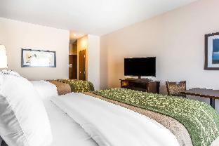Room #182087306 at Comfort Inn & Suites Moore - Oklahoma City