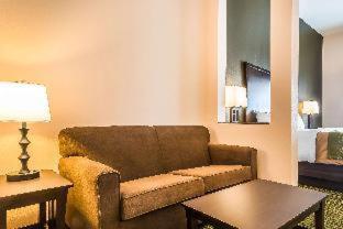 Room #182087307 at Comfort Inn & Suites Moore - Oklahoma City