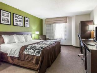 Room #49106408 at Austinburg Hotel