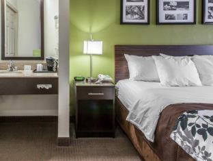 Room #49106408 at Austinburg Hotel
