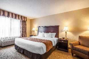 Room #49121209 at Comfort Inn & Suites McMinnville Wine Country