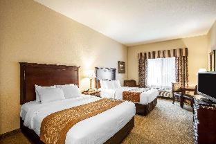 Room #49121210 at Comfort Inn & Suites McMinnville Wine Country