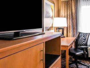 Room #46147317 at Quality Inn & Suites Warren - Detroit