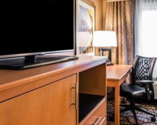 Room #46147317 at Quality Inn & Suites Warren - Detroit