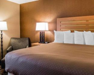 Room #46147320 at Quality Inn & Suites Warren - Detroit
