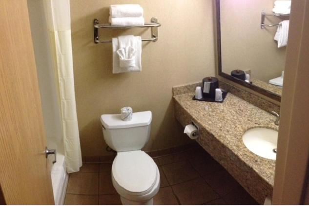 Executive King Room at C'mon Inn Fargo
