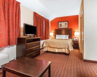 Room #49171410 at Mainstay Suites Knoxville Airport