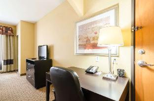 Room #49007306 at Comfort Suites Salina South
