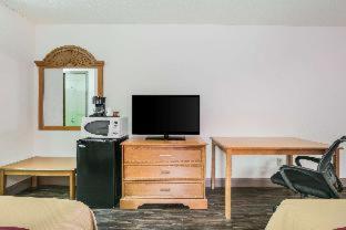 Room #48879710 at Econo Lodge Inn & Suites Flowood - Jackson Northeast