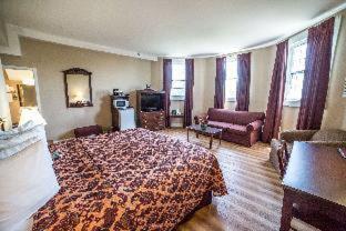 Room #28732908 at The Carriage House Inn Newport