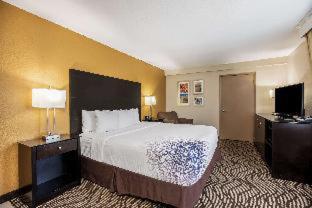 Room #5774911 at La Quinta Inn & Suites by Wyndham Carlsbad - Legoland Area