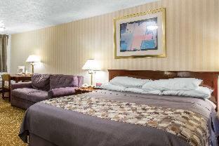 Room #32228719 at Rodeway Inn & Suites Branford - Guilford