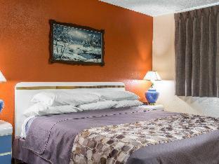 Room #32228719 at Rodeway Inn & Suites Branford - Guilford