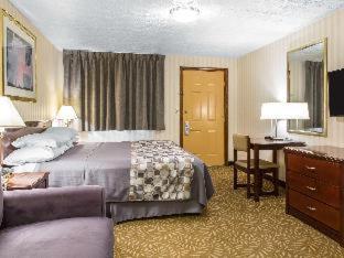 Room #32228719 at Rodeway Inn & Suites Branford - Guilford