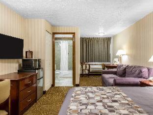 Room #32228719 at Rodeway Inn & Suites Branford - Guilford