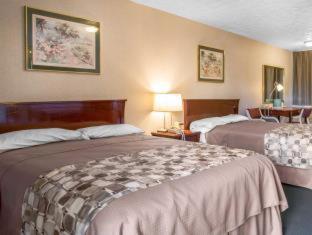 Room #32228720 at Rodeway Inn & Suites Branford - Guilford